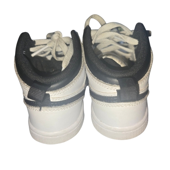 Nike Kids White and Navy Sneakers - Picture 3 of 3